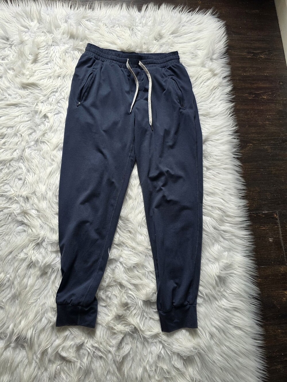 Vuori Navy Drawcord Joggers with White Accent
